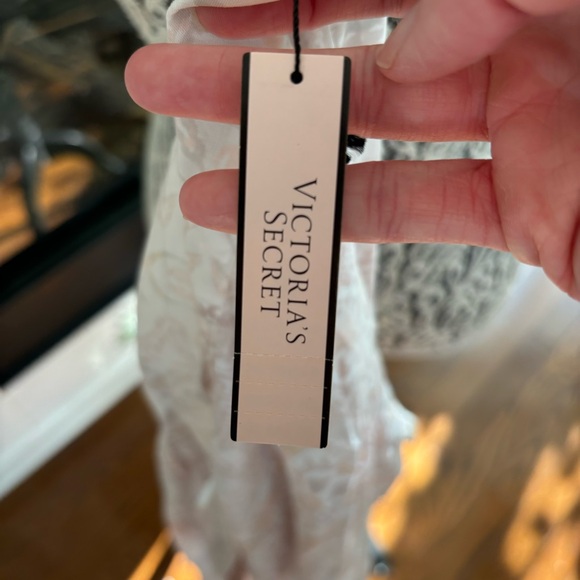 NWT Victoria’s Secret Cover-up - Picture 8 of 11
